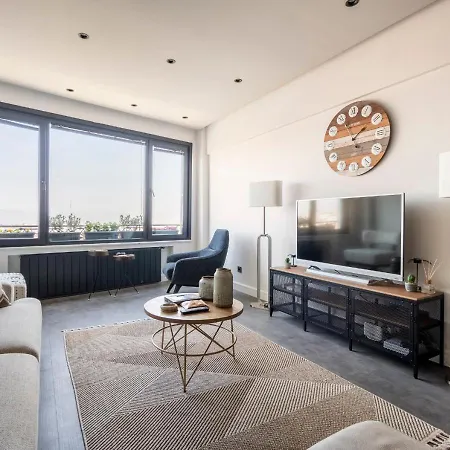 Sevim With A Sea View In Nisantasi Apartment *