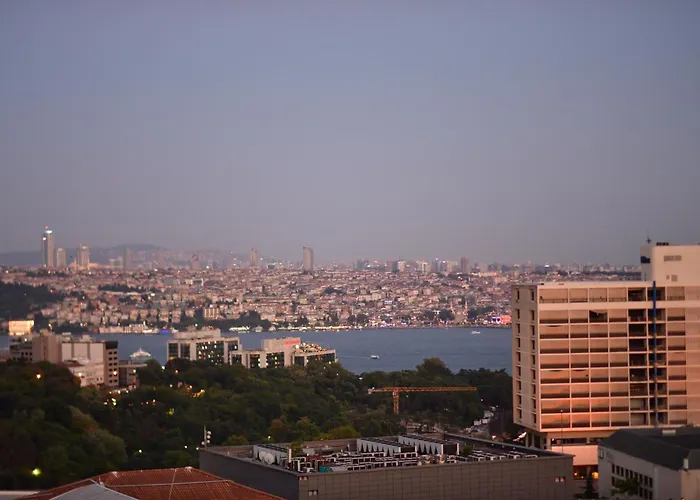 Sevim With A Sea View In Nisantasi شقة