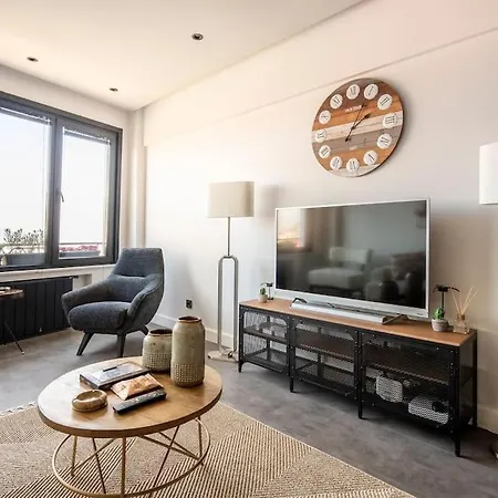 Svm With A Sea View In Nisantasi Apartment *